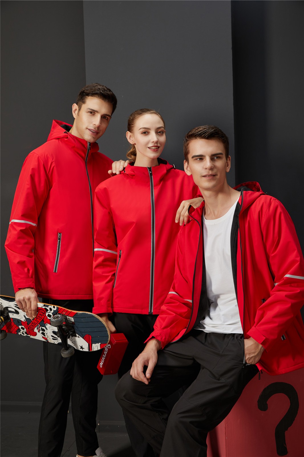 運(yùn)動(dòng)休閑沖鋒衣模特上身展示圖